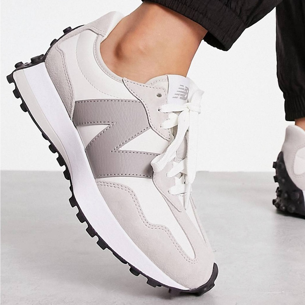 NWT/ NIB New Balance 327 sneakers in gray 🩶